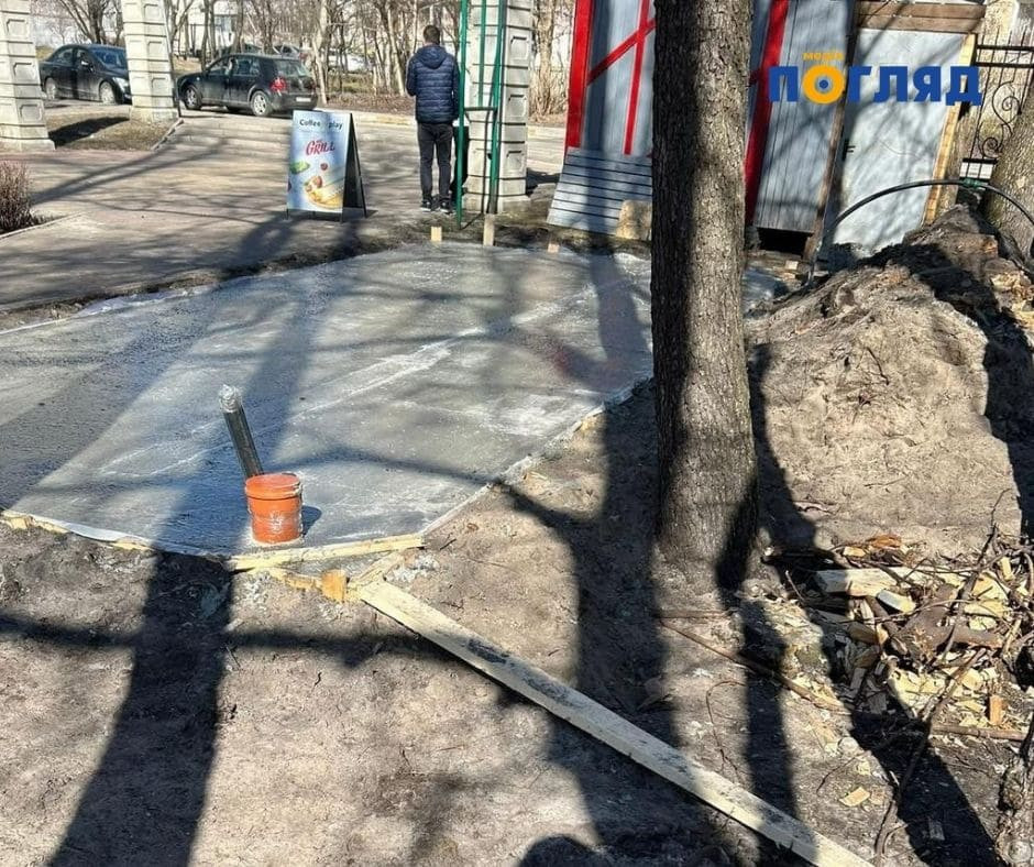 Бетон замість дерев: у парку Письменників в Ірпені розгорнули незаконне будівництво (ФОТО) - зображення